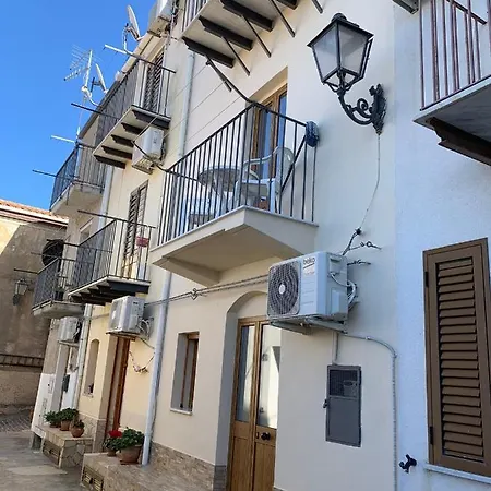 Ferienhaus Dea Del Borgo Sant'Ambrogio (Sicily)